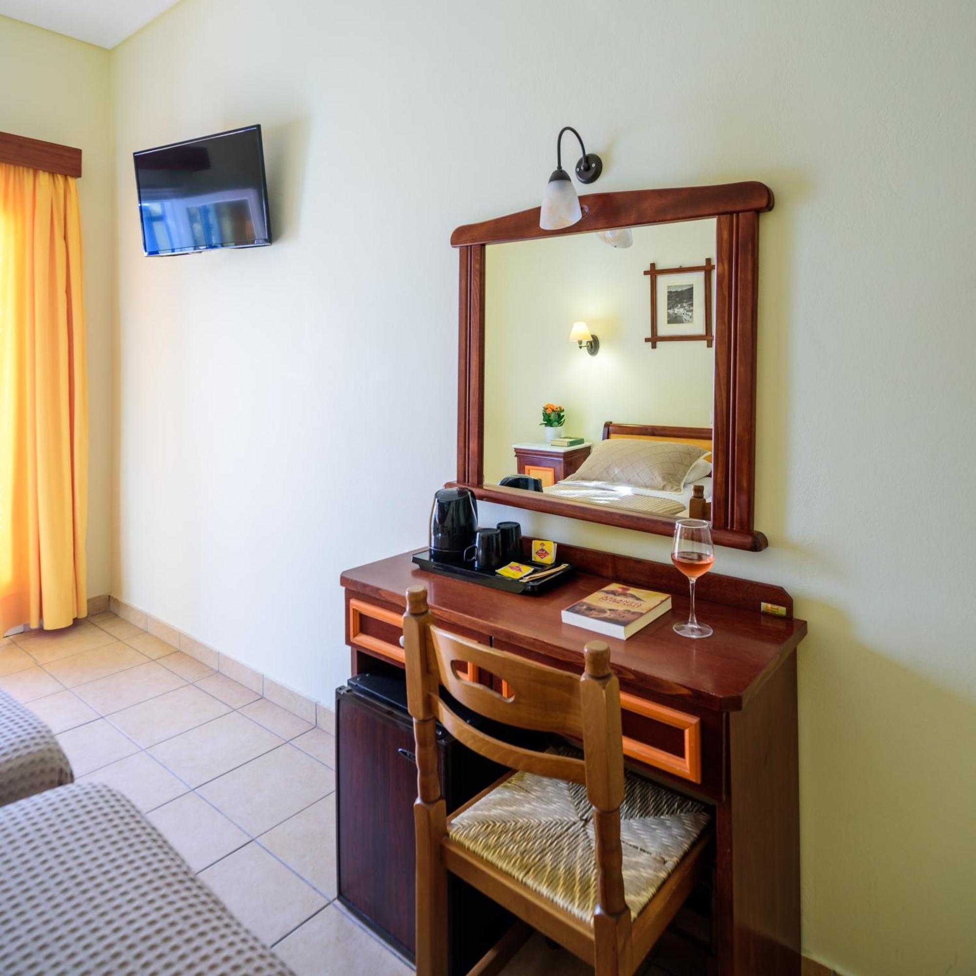 Karidis Hotel Камарі Екстер'єр фото